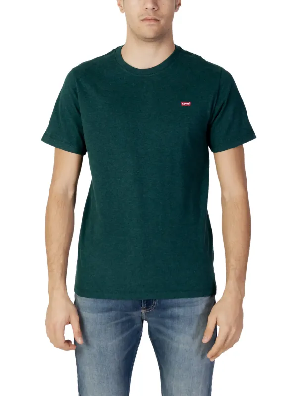 Levi's T-Shirt Jeans Modell trägt