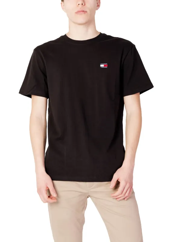 Mann trägt Tommy Hilfiger Jeans Mann trägt Tommy Hilfiger Jeans