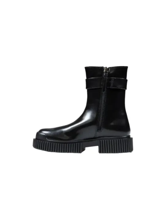 "Armani Exchange Stiefel im Sale | Armani Exchange Damen Stiefel - Herbst/Winter Kollektion, Schwarz mit Runder Spitze - Artikelcode: XW001634 AF17474 online kaufen"|Planet-Deluxe