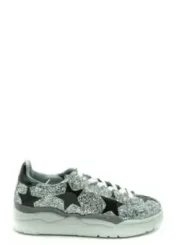 "Chiara Ferragni Sneakers im Sale | Chiara Ferragni Damen Sneaker - Silberne Herbst/Winter Slip-On Sneaker aus 100% Leder mit Schnürung online kaufen"|Planet-Deluxe
