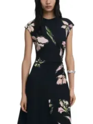 "Desigual Kleider im Sale | Desigual Damenkleid - Ärmelloses Herbst/Winter Blumenkleid in Schwarz, Rundhalsausschnitt - Artikelcode: 25WWVK12 online kaufen"|Planet-Deluxe