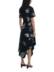 "Desigual Kleider im Sale | Desigual Damenkleid - Florales Herbst/Winter-Kleid in Schwarz mit Rundhalsausschnitt und kurzen Ärmeln - Artikelcode: 25WWVK44 online kaufen"|Planet-Deluxe