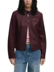 "Desigual Blazer im Sale | Desigual Damenkostümjacke in Bordeaux - Herbst/Winter Kollektion mit Reißverschluss und Vordertaschen (Artikelcode: 25WWEW43) online kaufen"|Planet-Deluxe