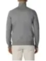 Grauer Wollpullover mit Rollkragen