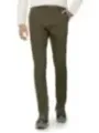 Khaki-Hose mit weißem Hemd