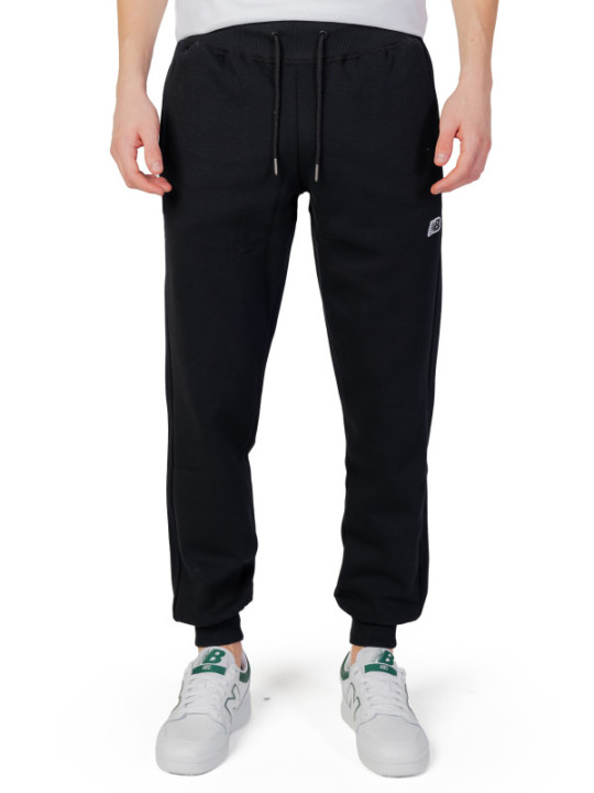 Pro Winter günstig Kaufen-New Balance - New Balance Pantaloni Uomo. New Balance - New Balance Pantaloni Uomo <![CDATA[Marke: New Balance Art: Mann Typologie: Hosen Jahreszeit: Herbst / Winter PRODUKTDETAILS • Farbe: schwarz • Muster: einfarbig • Verschluss: Bänder • Artik