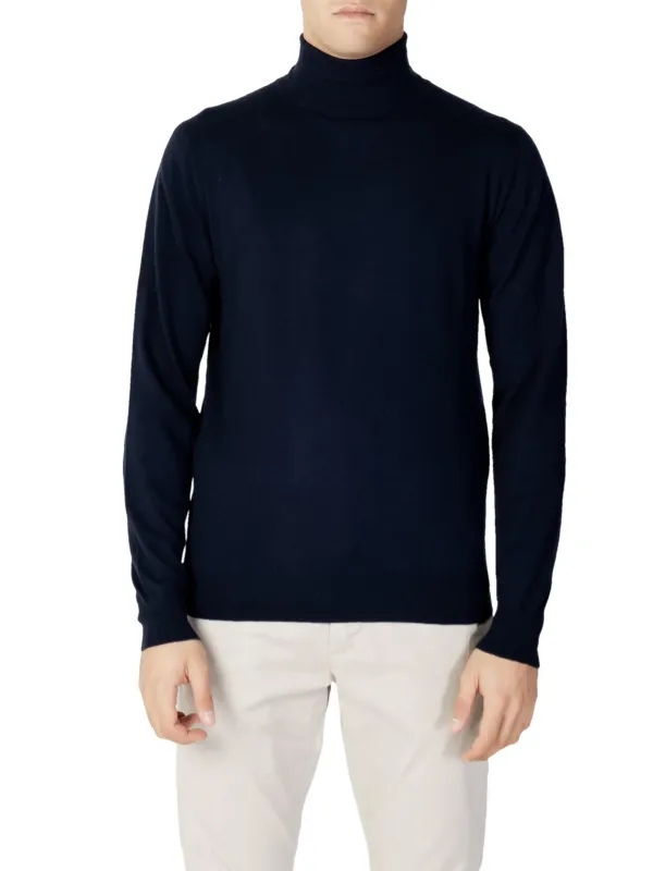 Schwarzer Rollkragenpullover mit langen Ärmeln
