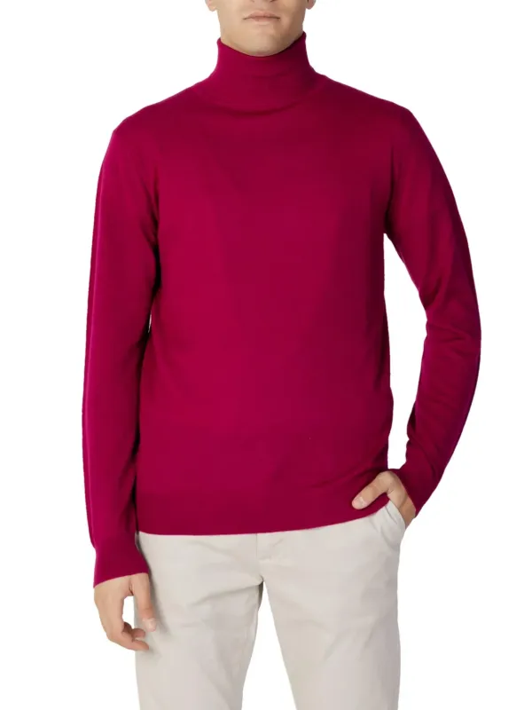 lässiger Rollkragenpullover grauer Hintergrund lässiger Rollkragenpullover grauer Hintergrund