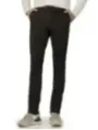 Mann trägt graue Borghese Hosen