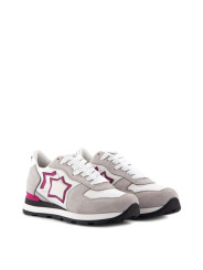 Weiße Sneakers mit pinkem Stern