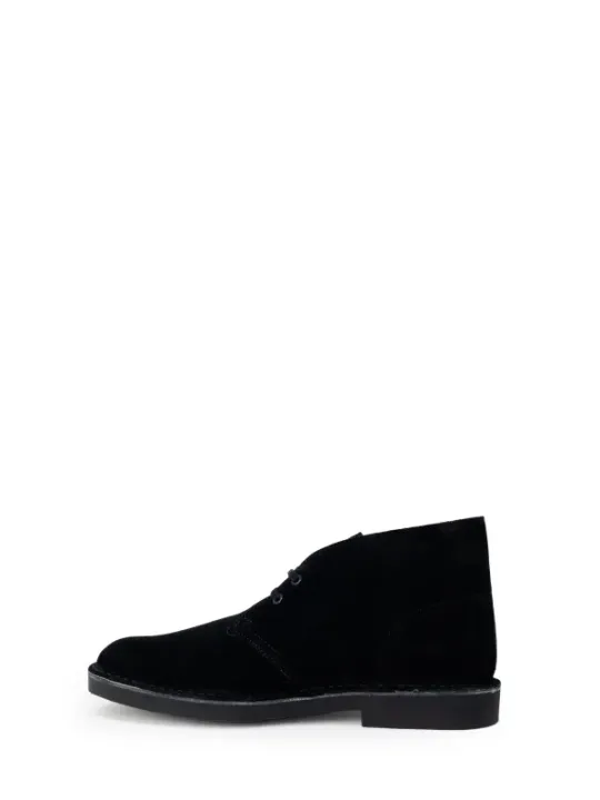 Schwarzer Wildlederstiefel mit Gummisohle