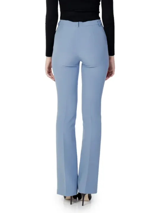 Helle italienische Stoffhosen mit geradem Bein