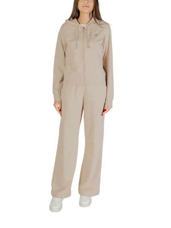 "Ea7 Anzüge im Sale | EA7 Damen Kapuzenanzug Beige - Herbst/Winter Kollektion mit Reißverschluss und Vordertaschen online kaufen"|Planet-Deluxe "Ea7 Anzüge im Sale | EA7 Damen Kapuzenanzug Beige - Herbst/Winter Kollektion mit Reißverschluss und Vordertaschen online kaufen"|Planet-Deluxe