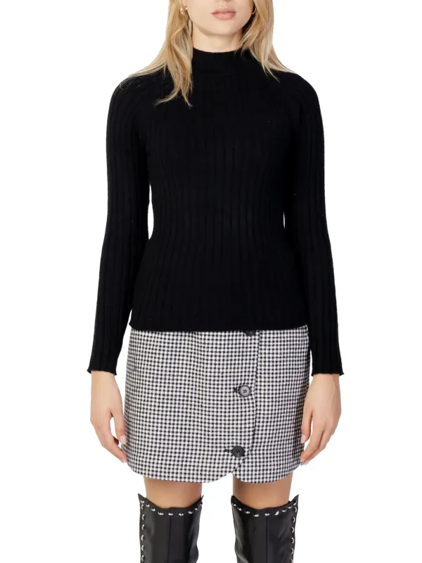 Schwarzer Wollpullover mit Rollkragen Schwarzer Wollpullover mit Rollkragen