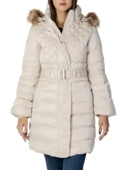 Gesteppter Mantel mit Kapuze.