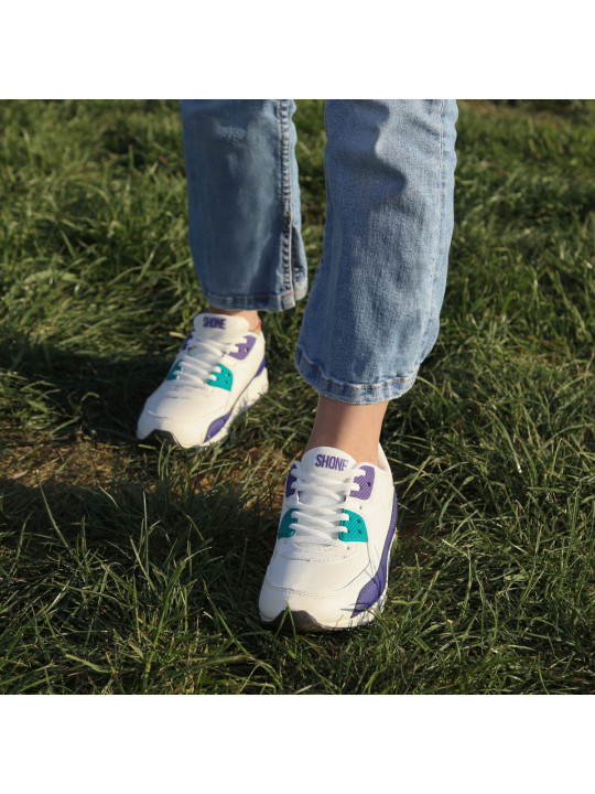 Weiße Sneaker mit lila Details