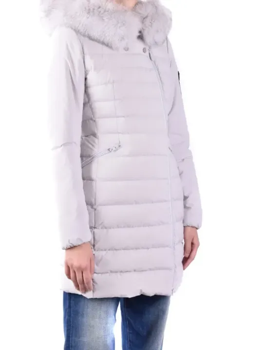 "Peuterey Jacken im Sale | Peuterey Damenjacke Herbst/Winter – Weiße Kapuzenjacke mit Reißverschluss und Vordertaschen aus 100% Polyester, Maschinenwas online kaufen"|Planet-Deluxe