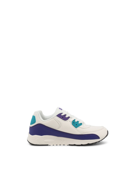 Weiße Sneaker mit lila Schnürsenkeln