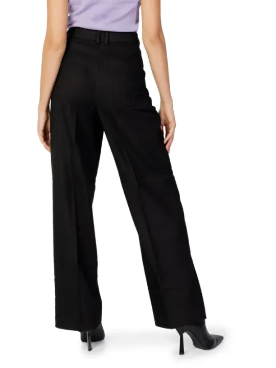 Schwarze Damenweite-Hose mit Gürtel
