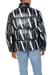 Schwarze Daunenjacke schlanker Schnitt Herren