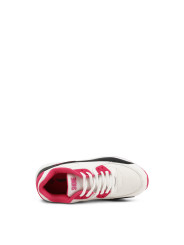 Weiße Sneaker mit pinken Akzenten