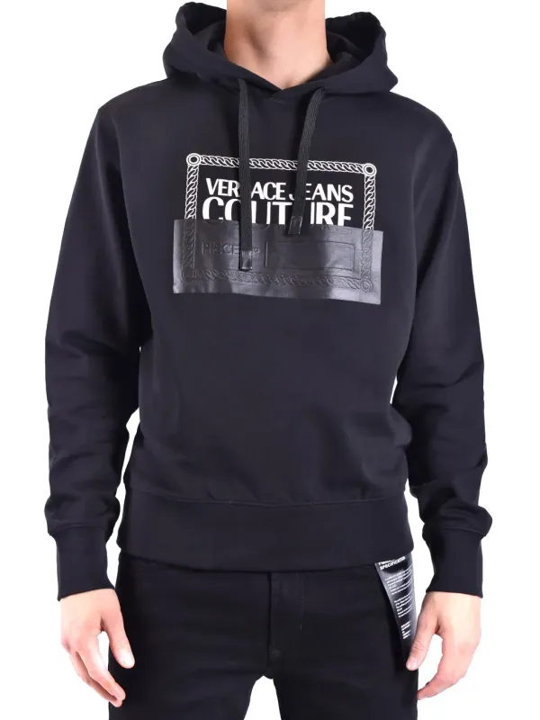 "Versace Jeans Couture Sweatshirts im Sale | Versace Jeans Couture Herren-Sweatshirt mit Kapuze, V-Ausschnitt und Print – Schwarz, 100% Baumwolle – Frühjahr/Sommer Koll online kaufen"|Planet-Deluxe