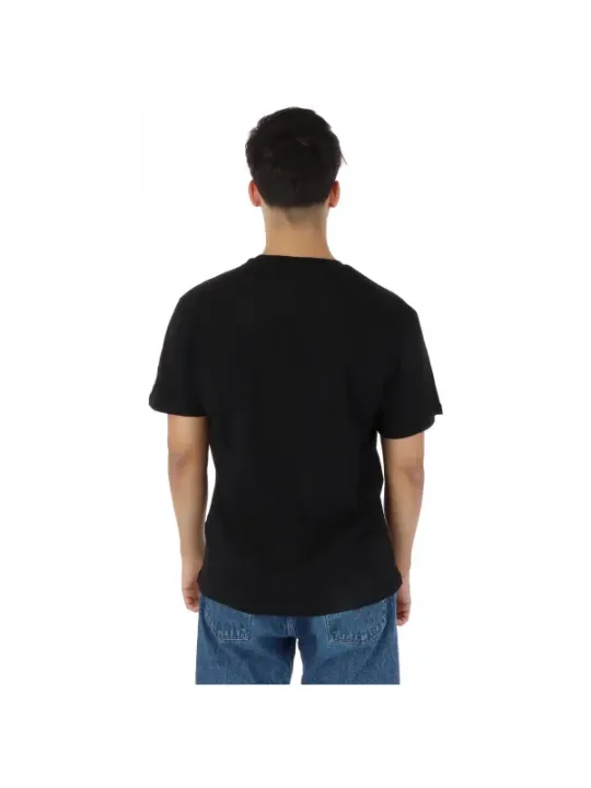 Mann trägt North Sails T-Shirt