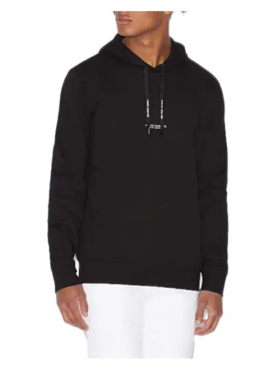 Schwarzer Kapuzenpullover mit rotem Logo