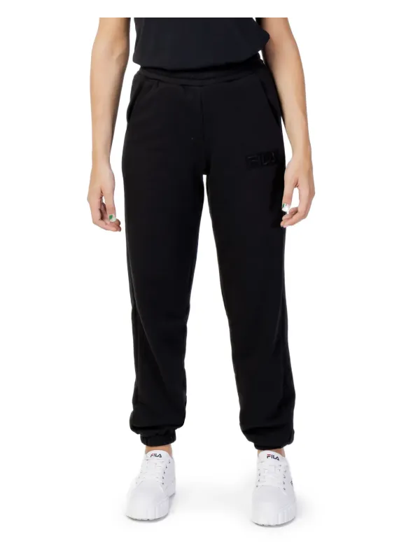 Fila Sweatpants und weiße Sneaker Fila Sweatpants und weiße Sneaker