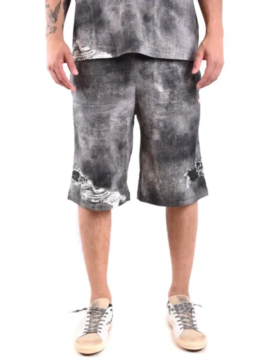 "Diesel Bermudas im Sale | Diesel Herren Bermuda Shorts - Schwarz, Zerrissen und Abgenutzt - 100% Baumwolle für Frühling/Sommer online kaufen"|Planet-Deluxe