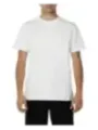 Fila weißes T-Shirt Modell präsentiert