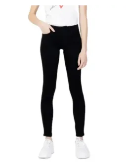 Schwarze High-Waist Jeans Outfit