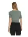 Grünes T-Shirt und schwarze Hose