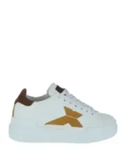 Weiße Sneaker mit Goldakzenten