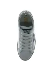 Weiße Sneaker mit grauen Akzenten