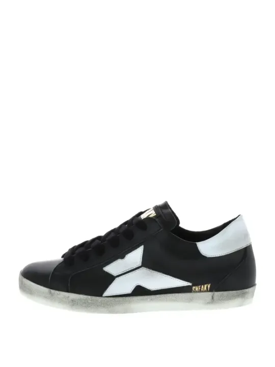 Schwarze Sneaky Sneakers mit Muster