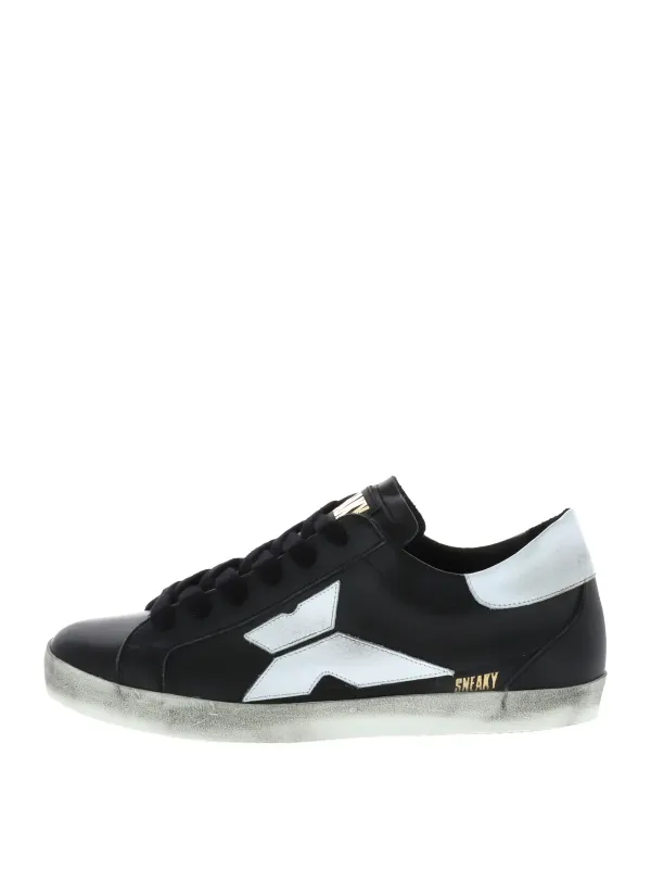 Schwarze Sneaky Sneakers mit Muster Schwarze Sneaky Sneakers mit Muster
