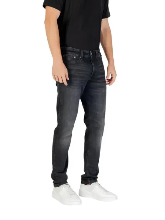 "Tommy Hilfiger Classic Herrenjeans – Stilvoll & Zeitlos"