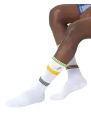 Bunte gestreifte Happy Socks Füße