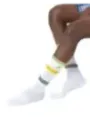 Bunte gestreifte Happy Socks Füße
