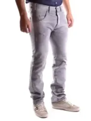 Neil Barrett Herrenjeans: Stil & Komfort vereint
