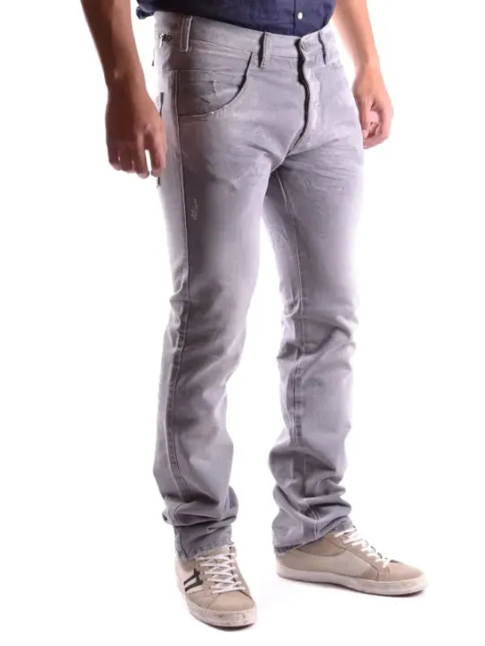 Neil Barrett Herrenjeans: Stil & Komfort vereint