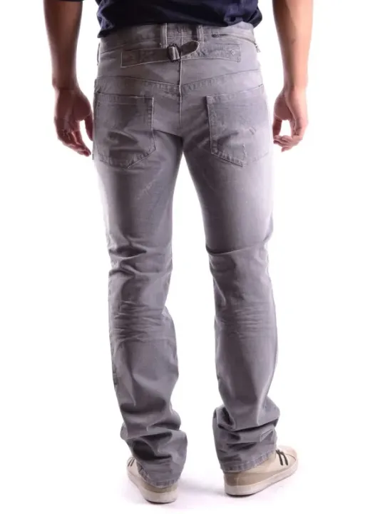 Neil Barrett Herrenjeans: Stil & Komfort vereint