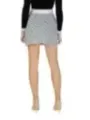 Guess Gonna Donna: Eleganter Damenrock mit Stil