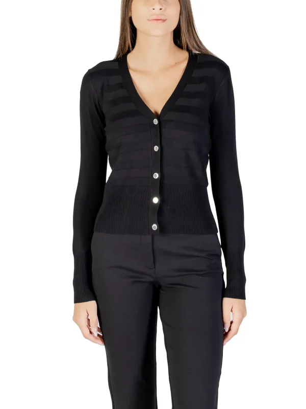 Elegante Damen-Strickjacke von Morgan De Toi – Stilvoll & Zeitlos Elegante Damen-Strickjacke von Morgan De Toi – Stilvoll & Zeitlos