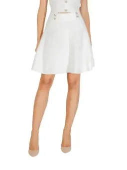 "Eleganter Guess Damenrock 490306 – Stilvoll und Zeitlos"