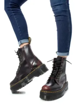 "Dr. Martens Damenstiefel Classic – Zeitloser Stil & Komfort"