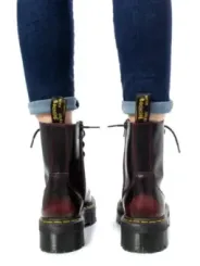 "Dr. Martens Damenstiefel Classic – Zeitloser Stil & Komfort"