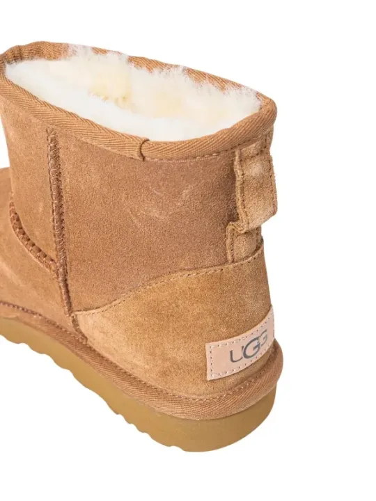 "Damen Ugg Stiefel 490295 - Stilvoll & Bequem"