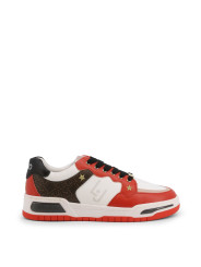 Weiße Sneaker mit rotem Akzent